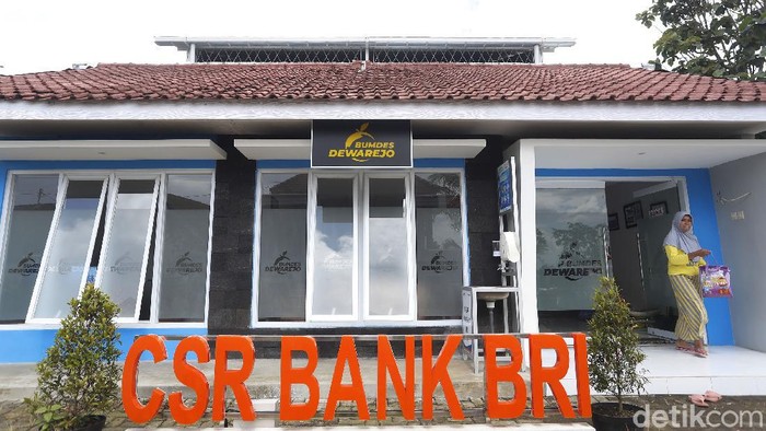 Perbankan petani jeruk Desa Selorejo sudah semakin nyaman dengan hadirnya BUMDes yang sekaligus merangkap sebagai BRILink.