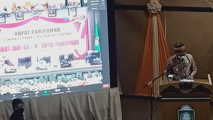 Plt Gubernur Sulsel saat memberi sambutan di Rapat Paripurna DPRD Parepare (Hasrul-detikcom)