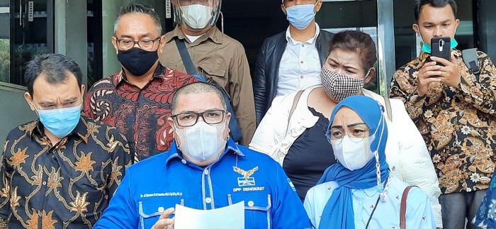 Razman Nasution (tengah)/(Yogi-detikcom)