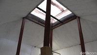 Maksudi menyebut renovasi masjid dilakukan sebelum keempat Wali Songo berangkat ke Demak untuk membangun Masjid Agung Demak. Oleh Sunan Bonang, Sunan Kudus, Sunan Kalijaga, dan Sunan Gunung Jati empat tiang yang semula menggunakan kayu pakis diganti dengan kayu jati.