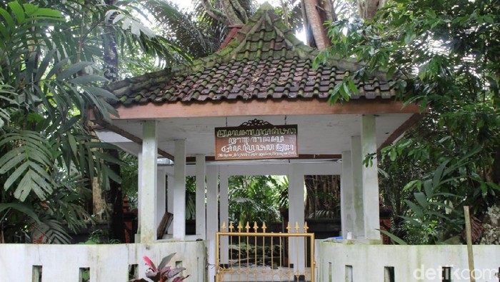Saksi Bisu Jejak Wali Songo di Purbalingga Masjid Raden Sayyid Kuning menjadi salah satu saksi bisu jejak Wali Songo di Desa Onje, Purbalingga, Jawa Tengah.