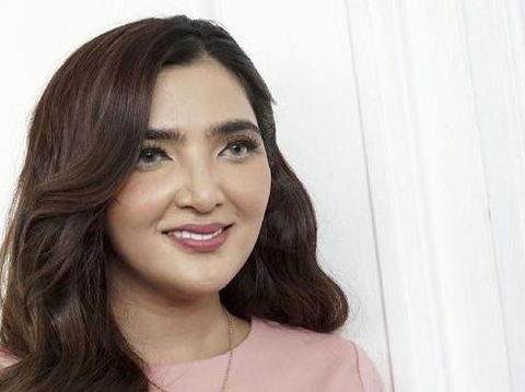 Setelah berjuang melawan masa kritis akibat Covid-19 yang menyerangnya, Ashanty diperbolehkan menjalani isolasi mandiri di rumah. (Detikcom/Palevi S)