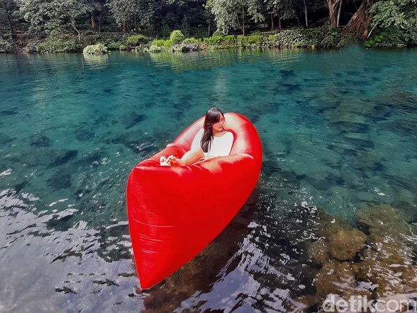 Ada beberapa wahana bermain seperti sepeda gantung, bebek gowes, perahu dayung. Selain itu travelers juga diperbolehkan memberi makan ikan yang ada di Situ Cipanten. Ada beberapa wahana bermain seperti sepeda gantung, bebek gowes, perahu dayung. Selain itu travelers juga diperbolehkan memberi makan ikan yang ada di Situ Cipanten.