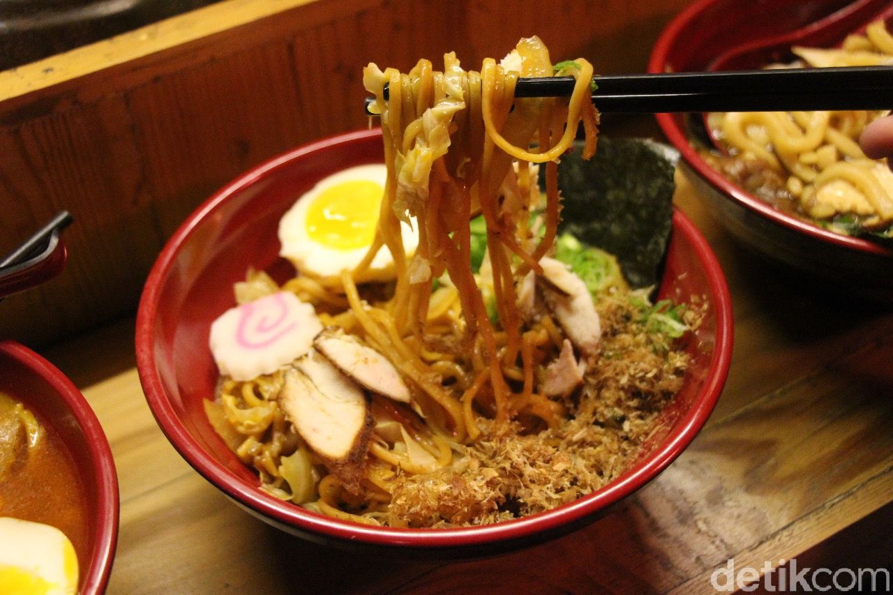 Sluurp! Hangat Gurih Curry Ramen ala Yatai di Kota Malang