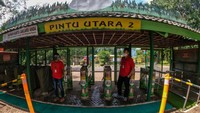 Pengunjung yang datang ke Ragunan menggunakan sepeda dan ada juga yang berjalan kaki. (Foto: Andhika Prasetia-detikcom)