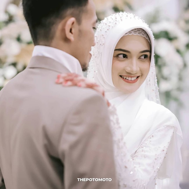 Sebelum menjadi pembawa acara di Islam Itu Indah, Ustaz Syam sendiri merupakan penulis naskah ceramah Ustaz Maulana. Setelahnya, dirinya baru mendapatkan tawaran untuk menyampaikan dakwah. Kini nama Ustaz Syam sudah semakin dikenal oleh masyarakat. Foto: Instagram/@thepotomoto