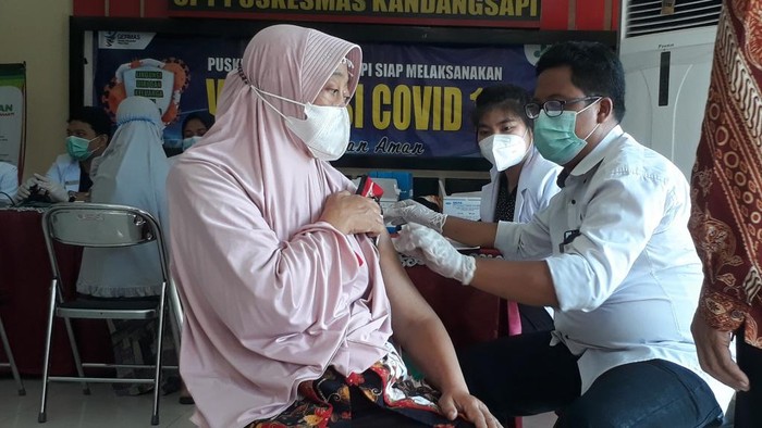 Vaksinasi COVID-19 Tahap II Kota Pasuruan 60 Persen