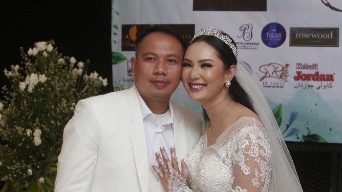 Vicky Prasetyo dan Kalina Oktarani