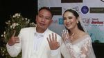 Sah Menikah, Vicky Prasetyo Cium Kening Kalina Oktarani