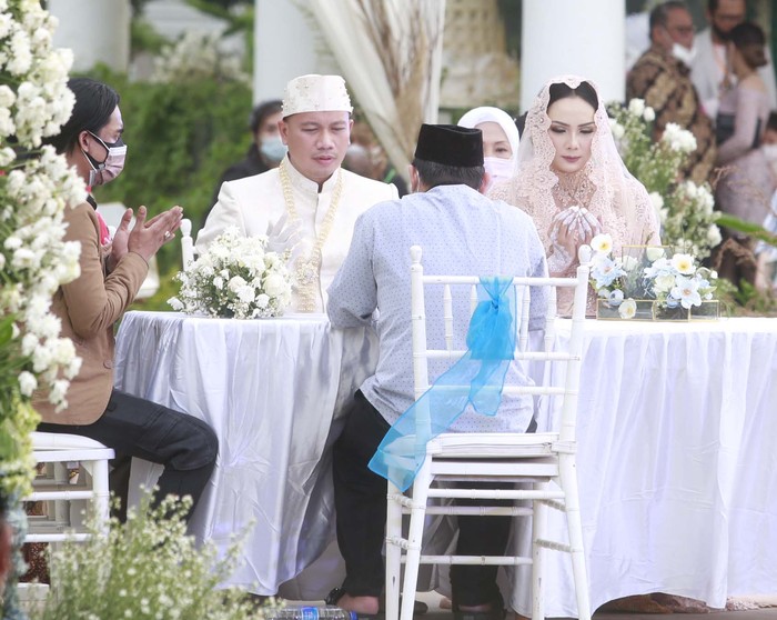 Vicky Prasetyo dan Kalina Oktarani