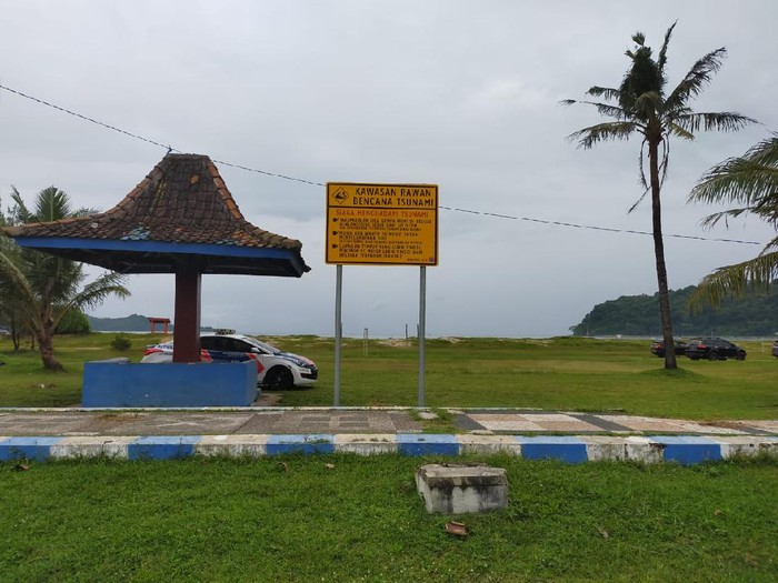 BPBD Jatim mengeluarkan imbauan bahwa ada 8 kabupaten yang masuk daerah rawan tsunami kategori tinggi. Tsunami sewaktu-waktu bisa terjadi apabila ada gempa bumi dengan kekuatan di atas 6,5 SR.