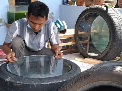 Akuarium dari ban bekas di Klaten, Minggu (14/3/2021).