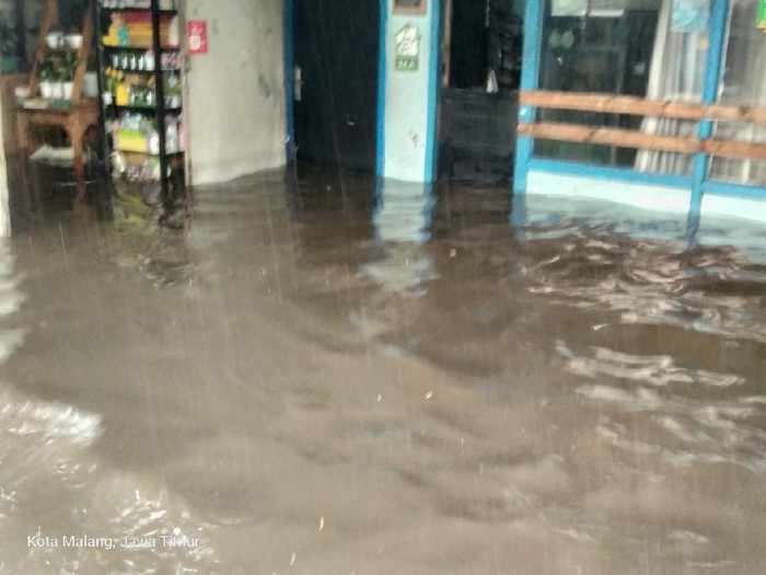 Saat Hujan Deras Mengguyur Kota Malang Banjir Dan 10 Pohon Tumbang