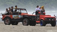 Terlebih di saat libur Hari Raya Nyepi seperti saat ini, kawasan Pantai Parangtritis tampak ramai oleh aktivitas warga maupun wisatawan. 
