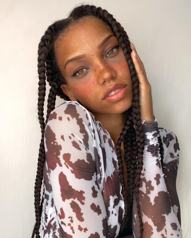 Ini adalah tubuhku. Aku pikir orang-orang terkejut karena itu sesuatu yang belum pernah mereka dengar, tambahnya. Foto: Instagram @camillacolbro