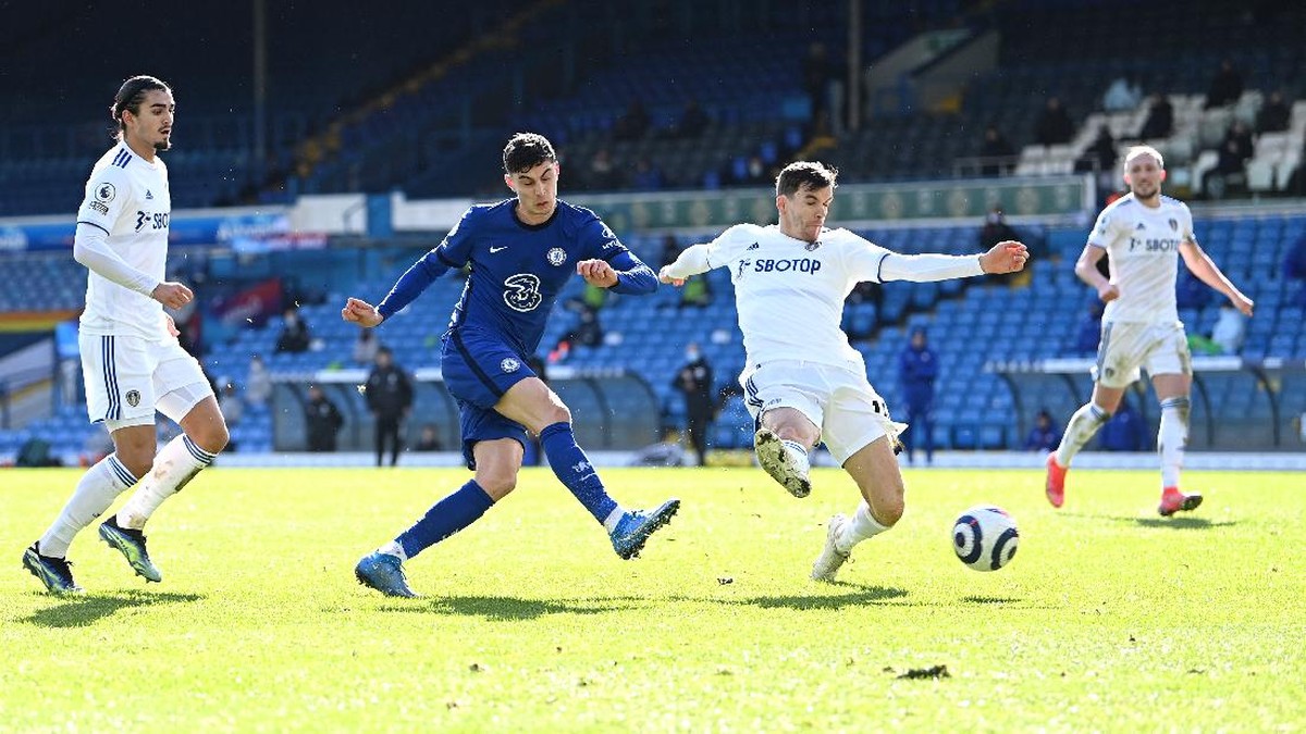Aksi Kai Havertz (tengah) di laga Leeds United vs Chelsea. (Foto: Laurence Griffiths/Getty Images)
