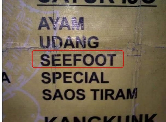 Ini mau makan atau mau ngelihatin kaki sih? Bikin bingung kan jadinya.. Foto: Twitter/@nocontextwarung