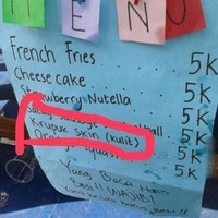 Padahal bisa ditulis pakai bahasa Indonesia aja. Kenapa harus dicampur-campur pakai bahasa Inggris gitu ya? Kan malah jadi bingung. Foto: Twitter/@nocontextwarung