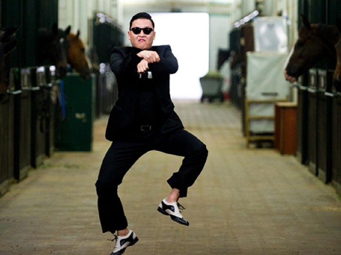 YouTube dikunjungi begitu banyak orang setiap harinya. Di dalam platform streaming ini, ada berbagai genre video yang dicari mulai dari musik sampai film pendek.

Gangnam Style - Psy mendapatkan views tinggi dan termasuk paling populer sepanjang masa dengan total views mencapai 4 miliar views.