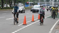 Selain denda sebesar Rp 100.000, ancaman sanksi lain yang akan diberikan kepada pesepeda yang melanggar jalur sepeda di wilayah DKI Jakarta adalah kurungan paling lama 15 hari.