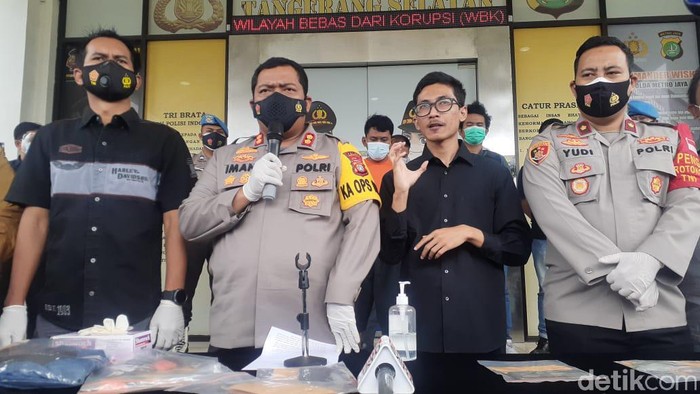 Jumpa pers kasus pembunuhan WNA dan istri di Tangsel