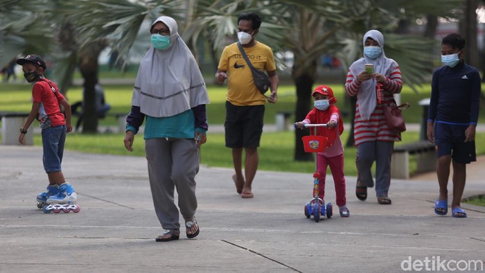 Kembali Dibuka Untuk Umum Taman Lapangan Banteng Ramai Pengunjung