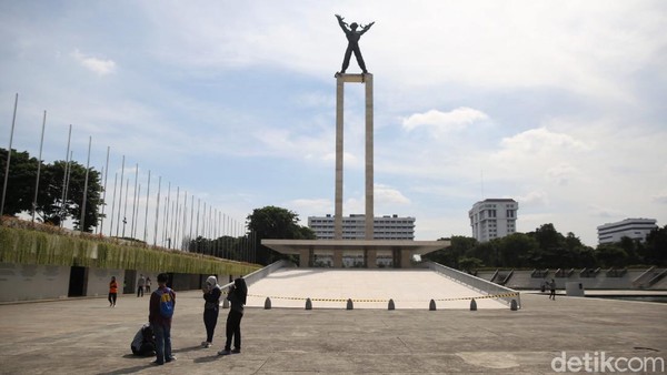 Kembali Dibuka Untuk Umum Taman Lapangan Banteng Ramai Pengunjung