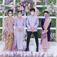 Saat dikonfirmasi Wolipop, Anne Avantie membenarkan bahwa kebaya yang dikenakan Krisdayanti di acara lamaran Aurel dan Atta dibuatnya hanya dalam singkat. Anne pun mengungkapkan alasannya kenapa dia bersedia membuatkan kebaya untuk KD dengan secepat kilat.  pasti di dorong rasa CINTA seorang IBU dan 20 tahun saya mengenal yanti secara pribadi sejak aurel masih kecil, ujarnya kepada Wolipop, Sabtu (13/3/2021) malam. Foto: Dok. Anne Avantie (dipublikasikan atas seizin Anne Avantie)