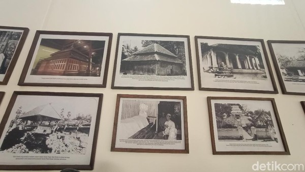 Koleksi foto ini memang bukan dari Menara Kudus saja, melainkan dari para auliya penyebaran agama Islam di Tanah Jawa dari Serang Sultan Hasanudin sampai ke timur Sunan Ampel. (Dian Utoro Aji/detikTravel) Koleksi foto ini memang bukan dari Menara Kudus saja, melainkan dari para auliya penyebaran agama Islam di Tanah Jawa dari Serang Sultan Hasanudin sampai ke timur Sunan Ampel. (Dian Utoro Aji/detikTravel)