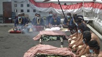 Seperti diketahui,  Keraton Ngayogyakarta Hadiningrat menggelar labuhan dalam rangka memperingati jumenengan tingalan dalem Sri Sultan Hamengku Buwono (HB) X di Pantai Parangkusumo, Bantul, Minggu (14/3/2021).