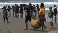 Selain itu, labuhan ini bisa sebagai sarana memanjatkan doa kepada Allah SWT dengan. Harapannya Allah akan memberikan sesuatu yang berupa aura positif, apalagi saat ini masih dalam kondisi pandemi COVID-19. 