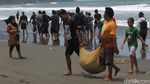 Melihat Lebih Dekat Prosesi Labuhan di Pantai Parangkusumo