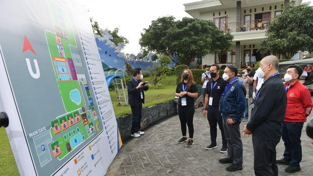 Menpora Zainudin Amali meninjau buble IBL 2021 di Cisarua, Bogor, Sabtu (13/2/2021)