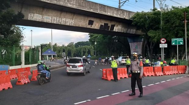 Razia Knalpot Bising di Bundaran HI-Monas, 30 Pemotor Ditilang Minggu (14/3/2021) pagi ini. (Foto: dok. Polres Metro Jakarta Pusat)