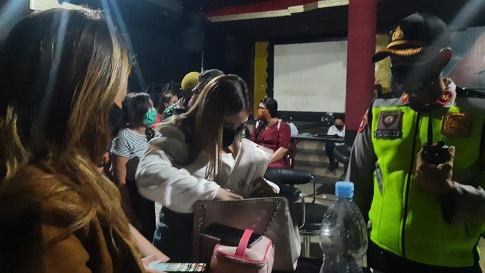 Pemkot Surabaya berencana membuka kembali Rekreasi Hiburan Umum (RHU). Ada beberapa syarat bagi pengelola yang hendak membuka kembali tenpat usahanya.