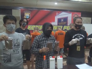 Produksi Tembakau Gorila di Kamar Kos, 5 Pria Diciduk Polisi