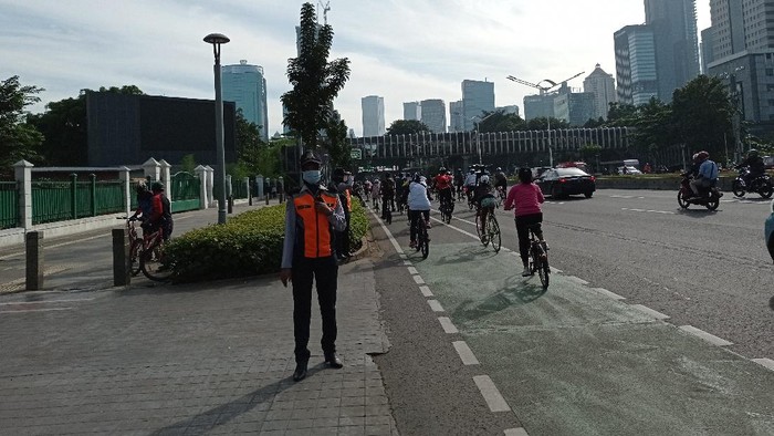 Suasana pesepeda di Jalan Sudirman-Thamrin pagi ini