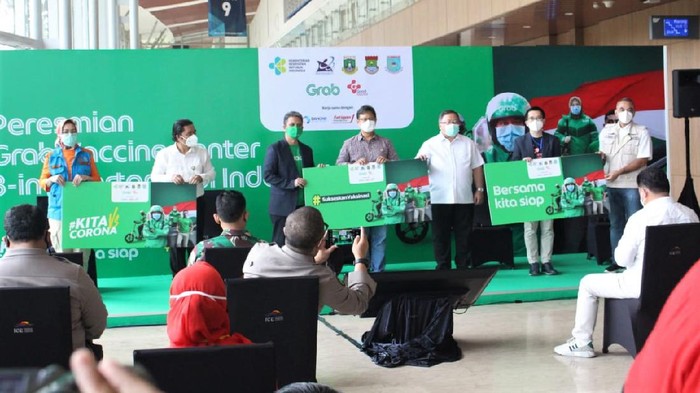 Pusat vaksin 3-in-1 hadir di Tangerang. Keberadaan pusat vaksin itu merupakan inovasi pelayanan publik di Kabupaten Tangerang untuk atasi pandemi virus Corona.