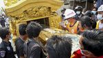 Tangis Keluarga Iringi Prosesi Pemakaman Korban Demo Myanmar