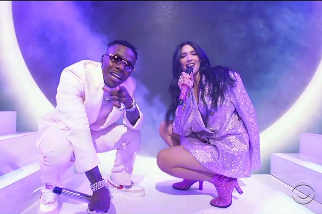 Dress ini dibuat untukku dari Versace. Aku sangat menyukainya. Aku merasa, aku merasa seperti seorang putri saat memakainya jadi aku sangat senang, ungkapnya dilansir People.Foto: Jordan Strauss/Invision/AP/Jordan Strauss