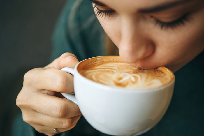 7 Minuman Penyebab Kembung, Hindari Susu hingga Soda