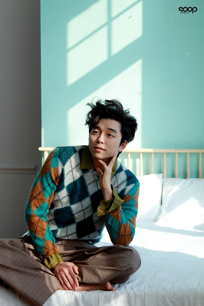 Gong Yoo lahir pada 10 Juli 1979. Aktor Korea berumur 41 tahun ini mulai dikenal publik sejak membintangi drama Korea Coffee Prince. Tahun ini, ia akan tampil dalam drakor besutan Netflix, The Sea of Silence. Foto: dok. Management SOOP