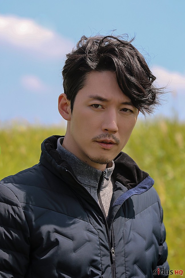 Jang Hyuk mengawali kariernya sebagai model video klip di usia belia. Bapak tiga ini pun diperhitungkan sebagai aktor Korea paling ganteng pilihan penggemar. Foto: dok. Sidus HQ