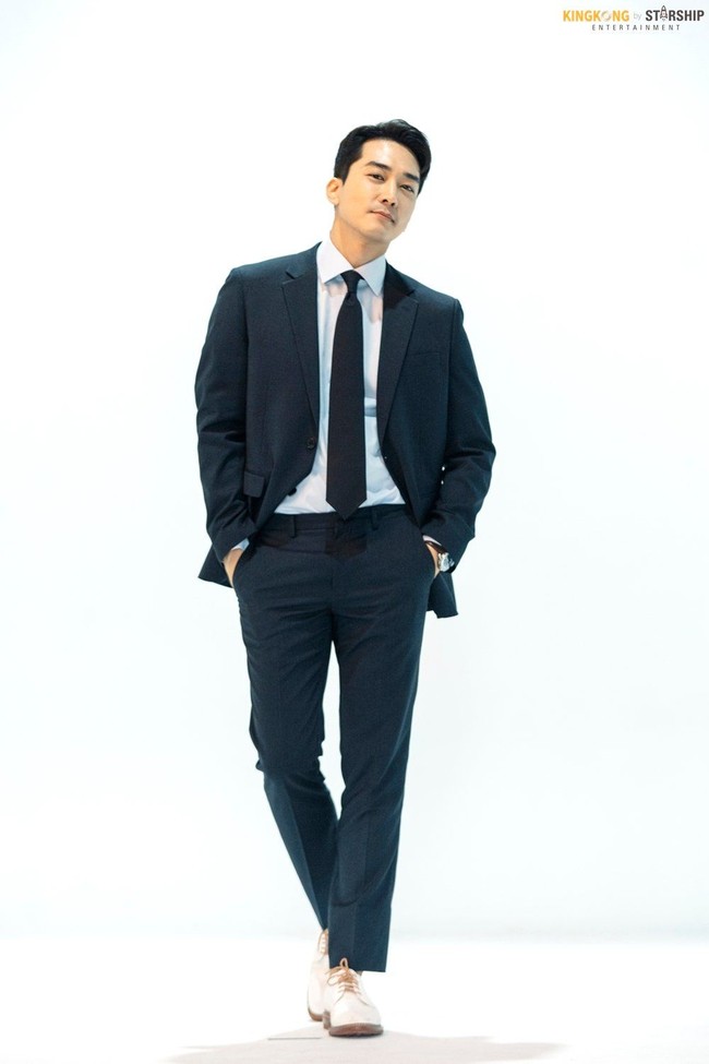 Song Seung Heon mulai dikenal publik saat membintangi drakor Autumn in My Heart. Aktor Korea ini lahir pada 5 Oktober 1976 dan menginjak umur 44 tahun. Terbaru, ia membintangi drakor Dinner Date. Foto: dok. King Kong by Starship