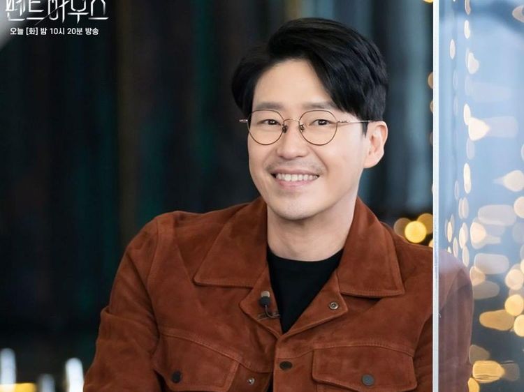 10 Potret Muda Uhm Ki Joon, Gantengnya Bintang The Penthouse Season 3