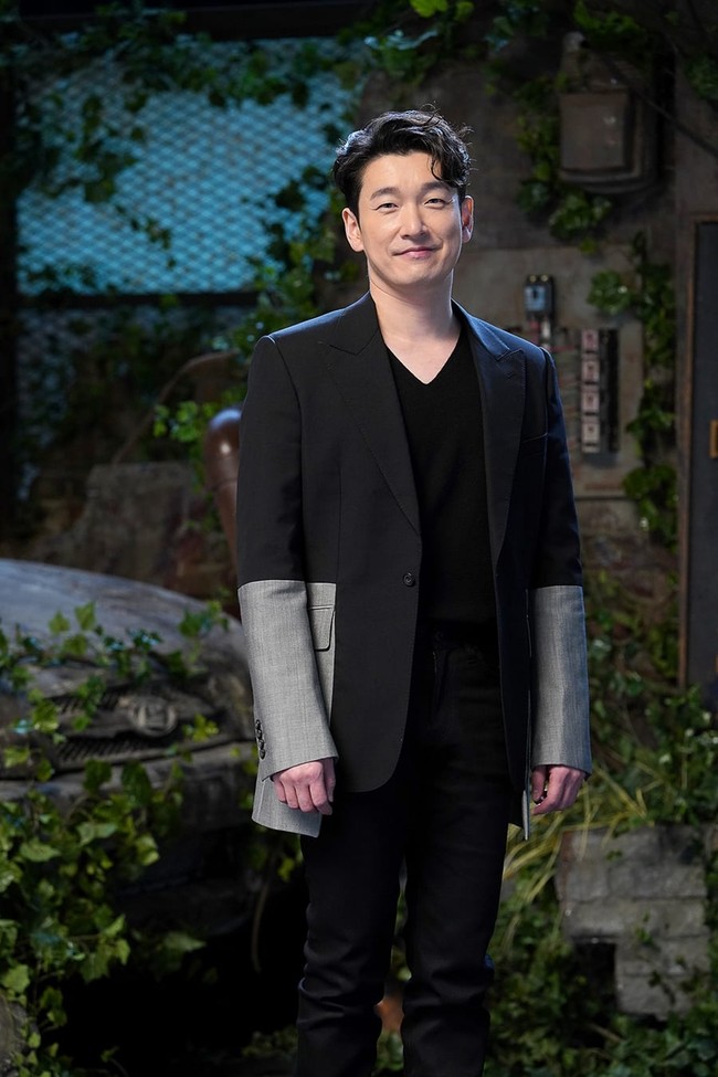 Cho Seung Woo termasuk deretan aktor Korea ganteng awet muda di umur 40 tahun. Bintang drama Korea Sisyphus: The Myth ini terlihat serasi saat dipasangkan dengan Park Shin Hye. Ia lahir pada 28 Maret 1980.  Foto: dok. JTBC