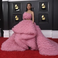 Jhene Aiko tampil dramatis dengan gaun tulle lebar bervolume. Bak putri, penampilannya dipermanis rancangan Giambattista Valli. Foto: AP/Jordan Strauss