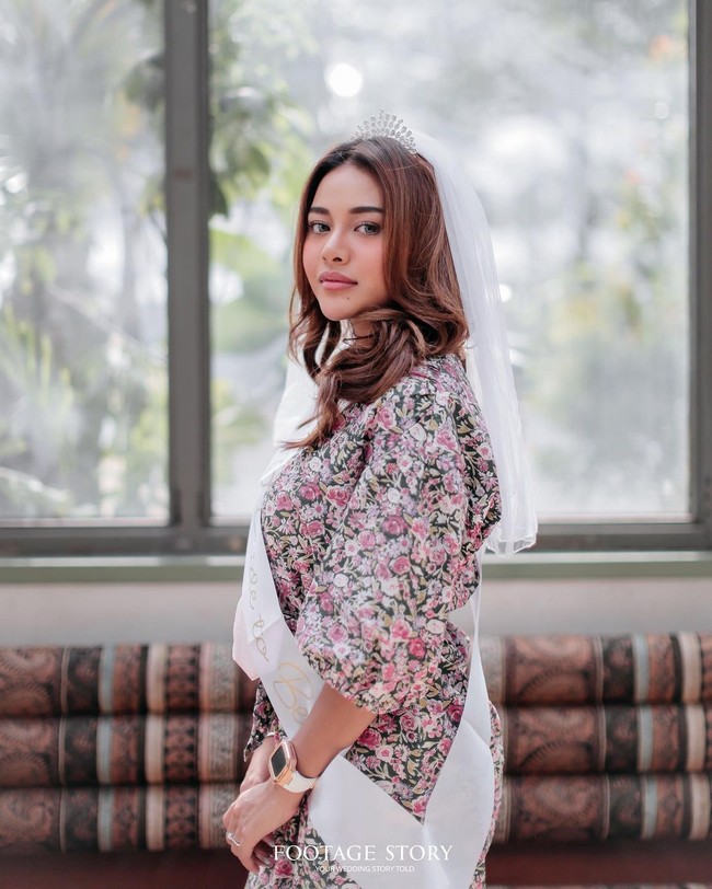 Menurut keterangan dalam unggahan Instagram Aurel Hermansyah, pertemanan antara Aurel dan sahabat-sahabatnya itu sudah terjalin sejak mereka duduk di bangku SMA. Foto: Instagram/@footagestory