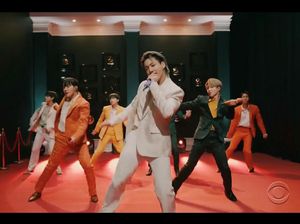 Penampilan Dynamite BTS yang Guncang Panggung Grammy