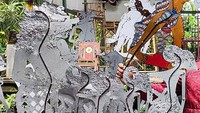 Wayang kulit merupakan salah satu kesenian yang tumbuh dan berkembang di masyarakat Jawa. Setiap bagian dalam pementasan wayang mempunyai simbol dan makna filosofis yang kuat. Apalagi dari segi isi, cerita pewayangan selalu mengajarkan budi pekerti yang luhur, saling mencintai dan menghormati. Tidak salah jika akhirnya UNESCO mengakuinya sebagai warisan kekayaan budaya Indonesia yang bernilai adiluhung (seni budaya yang bernilai dan wajib dipelihara).